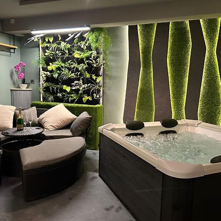 Leo Apartment Suite & Private Spa Zone - Old City Bratislava Extérieur photo
