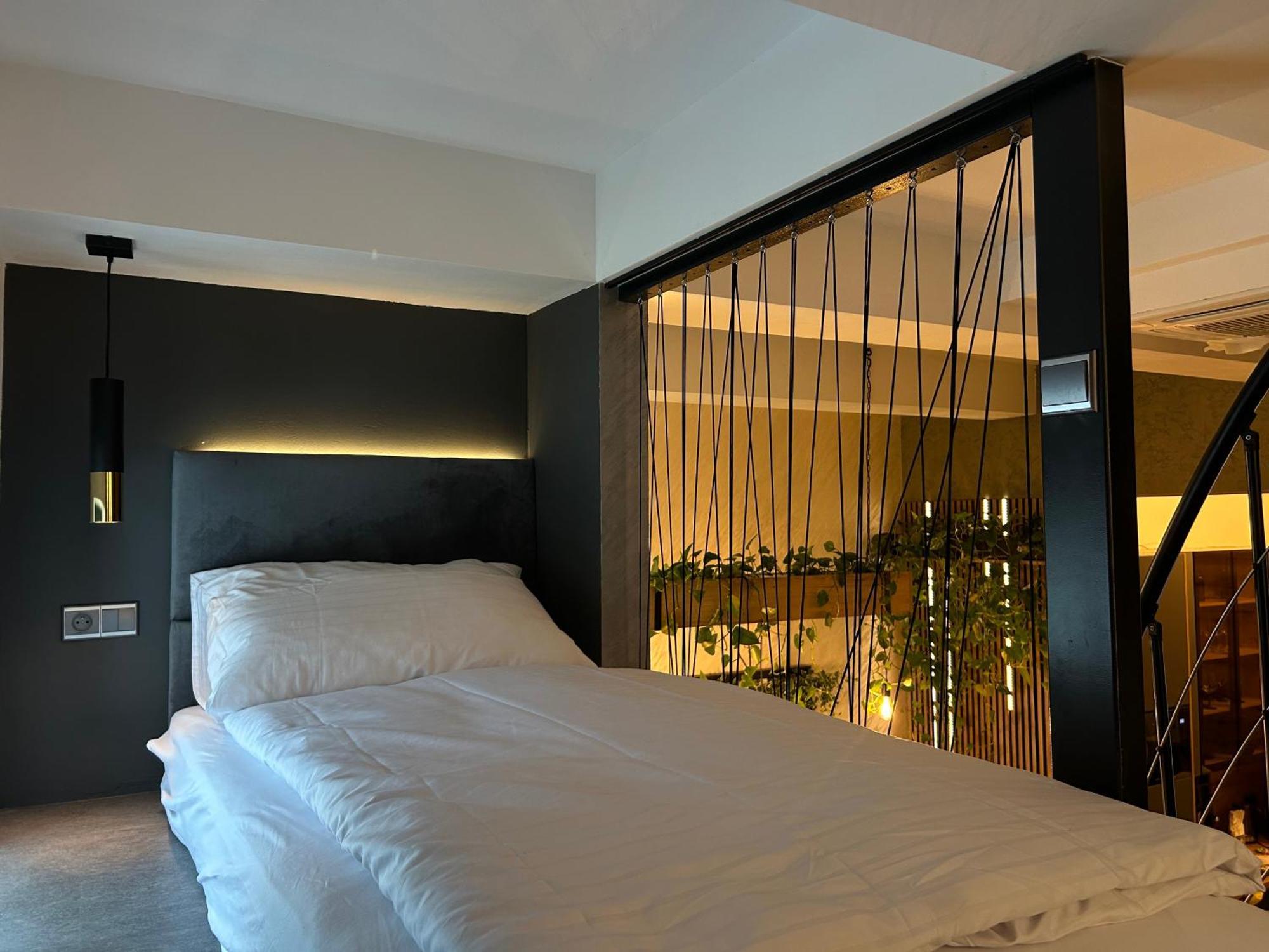 Leo Apartment Suite & Private Spa Zone - Old City Bratislava Extérieur photo