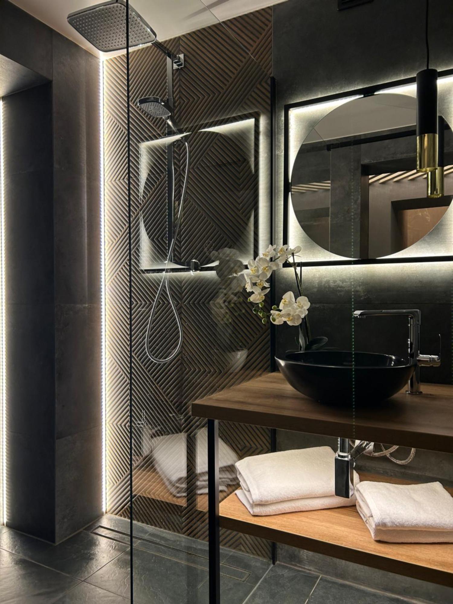 Leo Apartment Suite & Private Spa Zone - Old City Bratislava Extérieur photo
