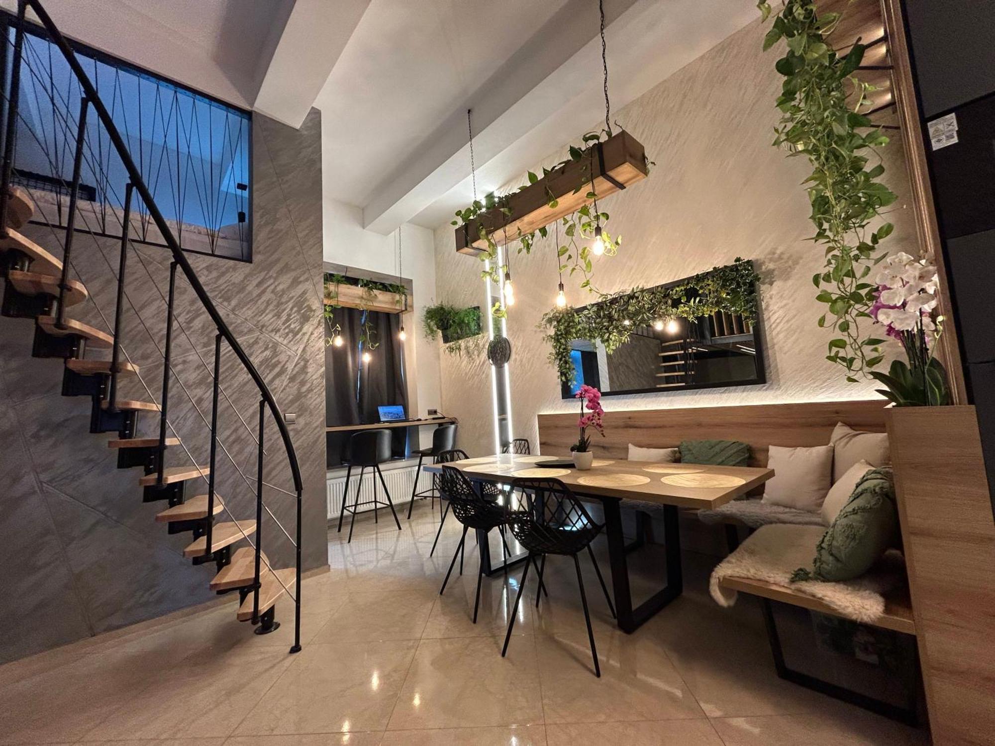 Leo Apartment Suite & Private Spa Zone - Old City Bratislava Extérieur photo