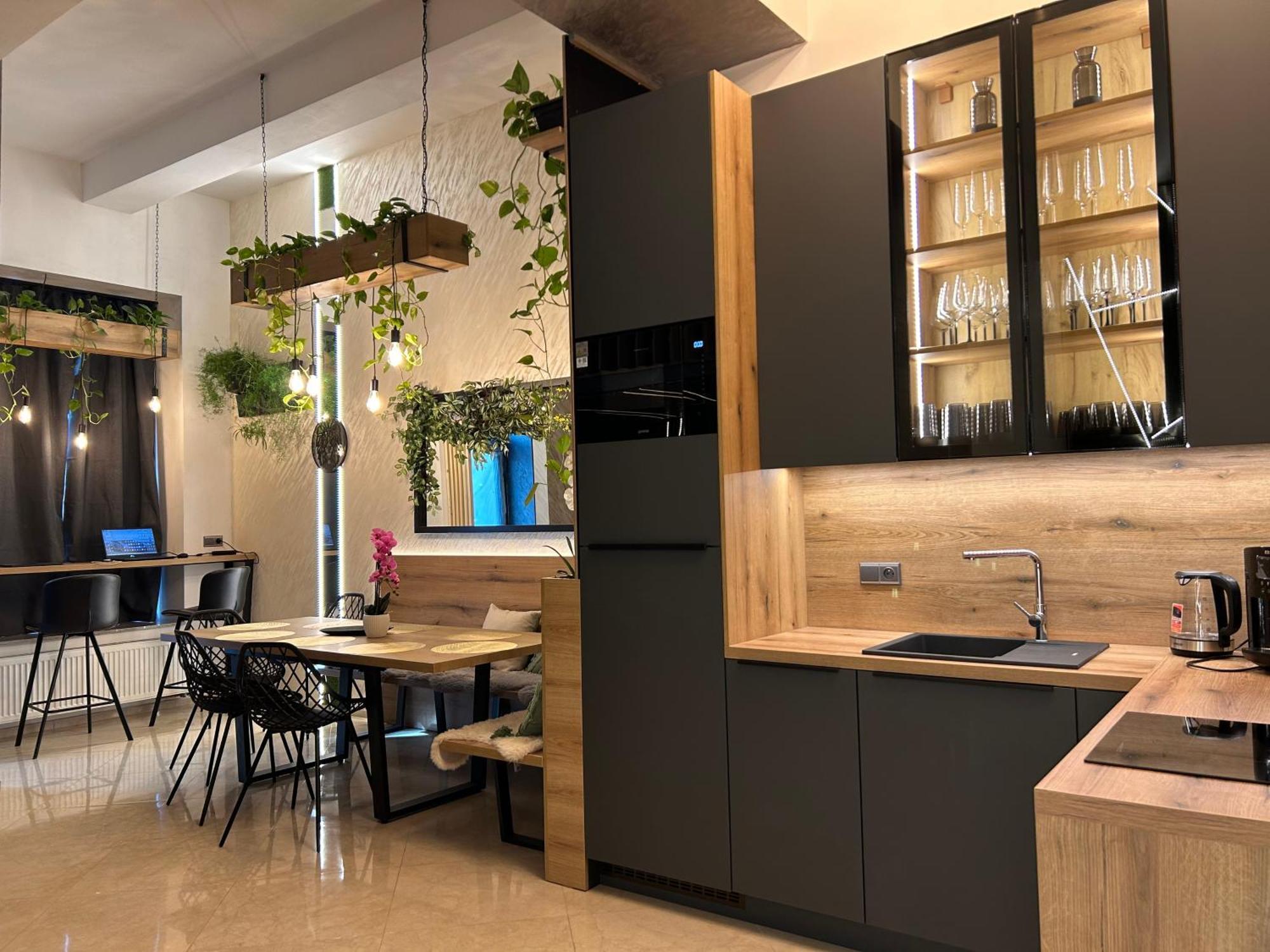 Leo Apartment Suite & Private Spa Zone - Old City Bratislava Extérieur photo