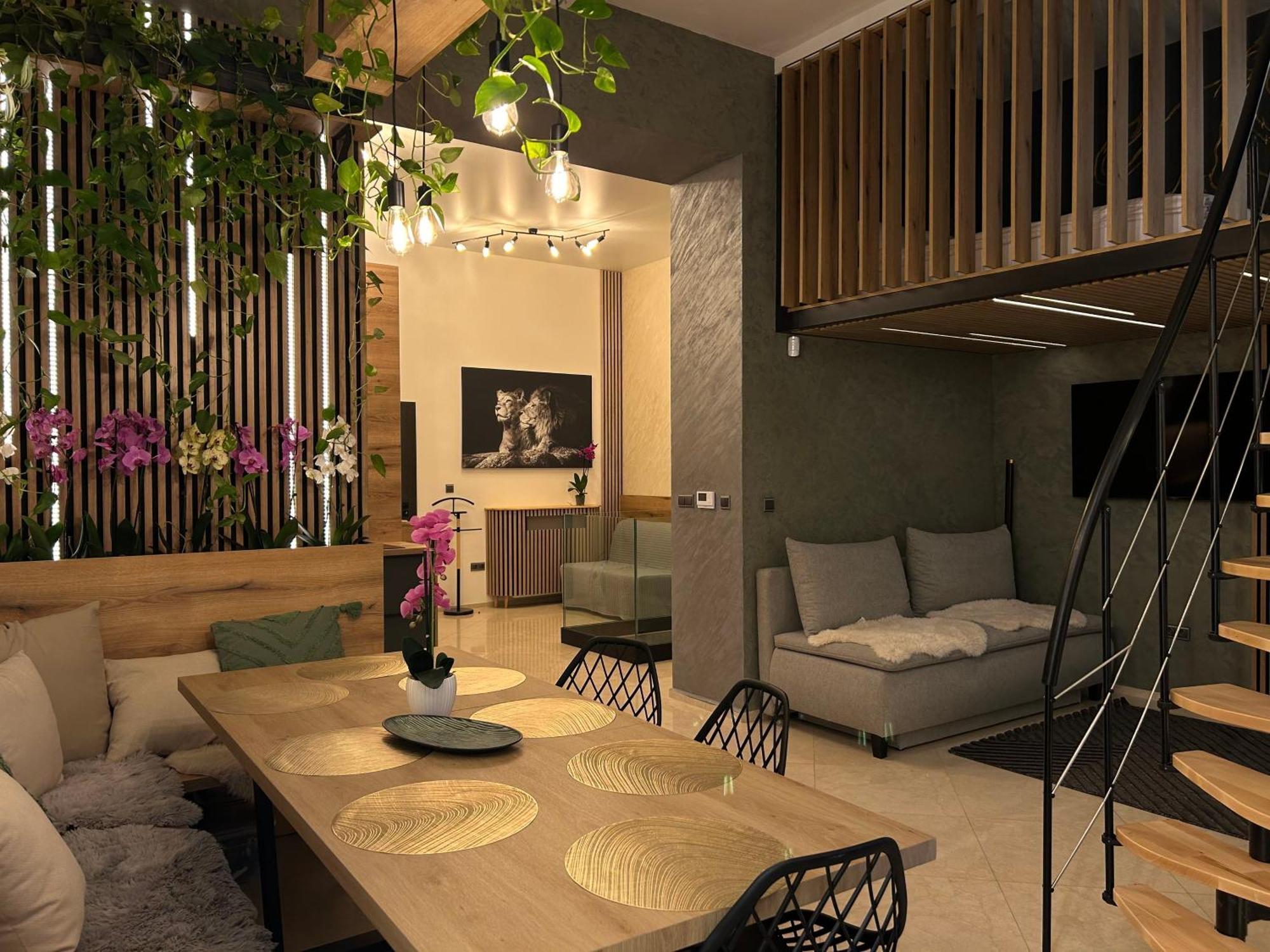 Leo Apartment Suite & Private Spa Zone - Old City Bratislava Extérieur photo
