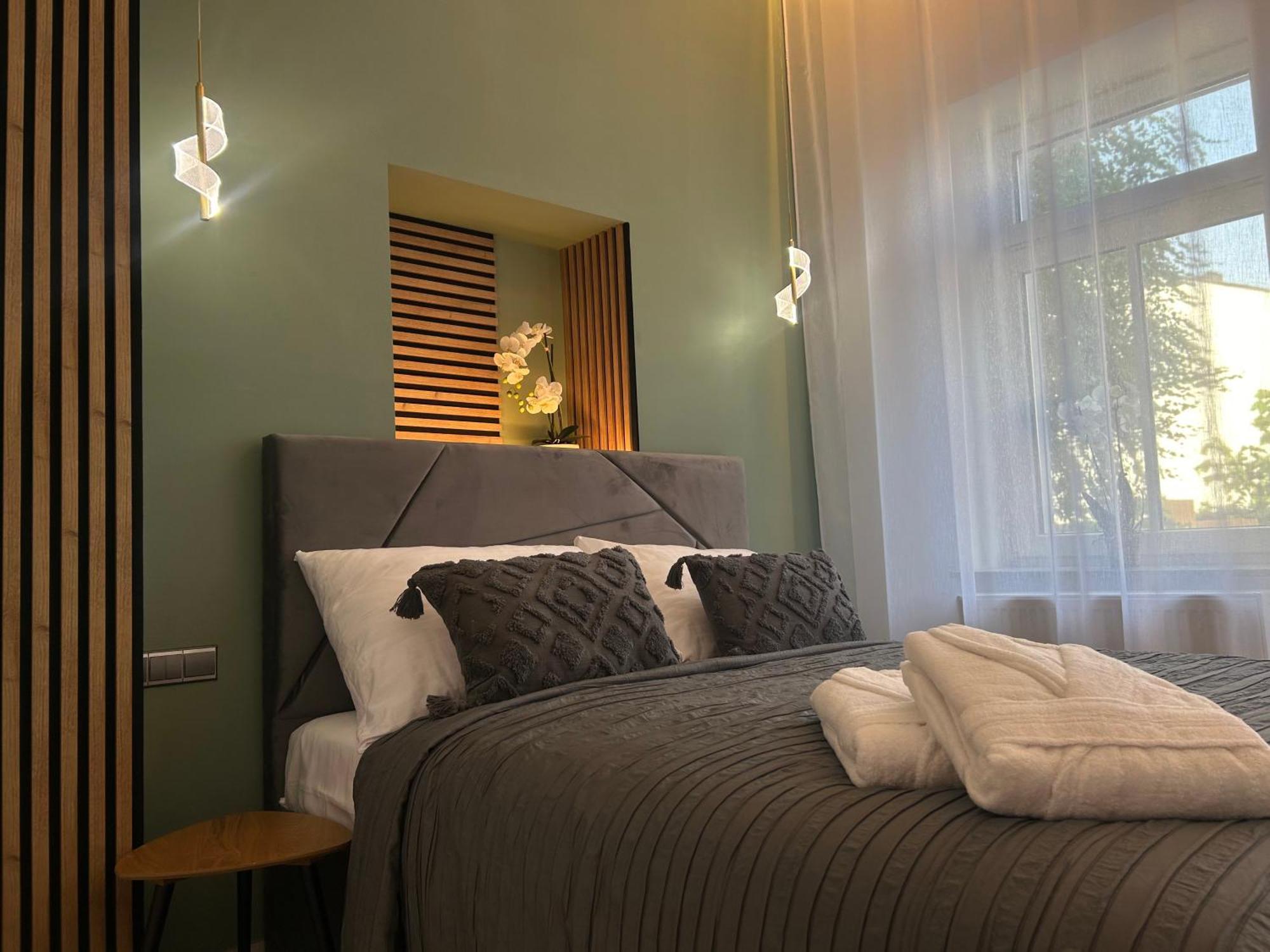 Leo Apartment Suite & Private Spa Zone - Old City Bratislava Extérieur photo