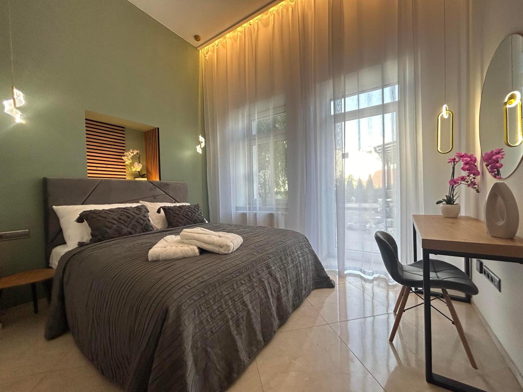 Leo Apartment Suite & Private Spa Zone - Old City Bratislava Extérieur photo