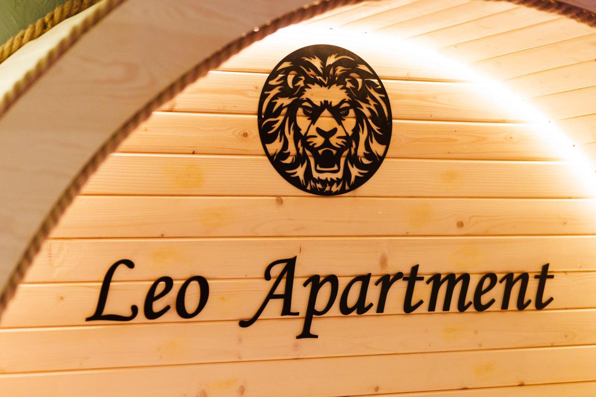 Leo Apartment Suite & Private Spa Zone - Old City Bratislava Extérieur photo