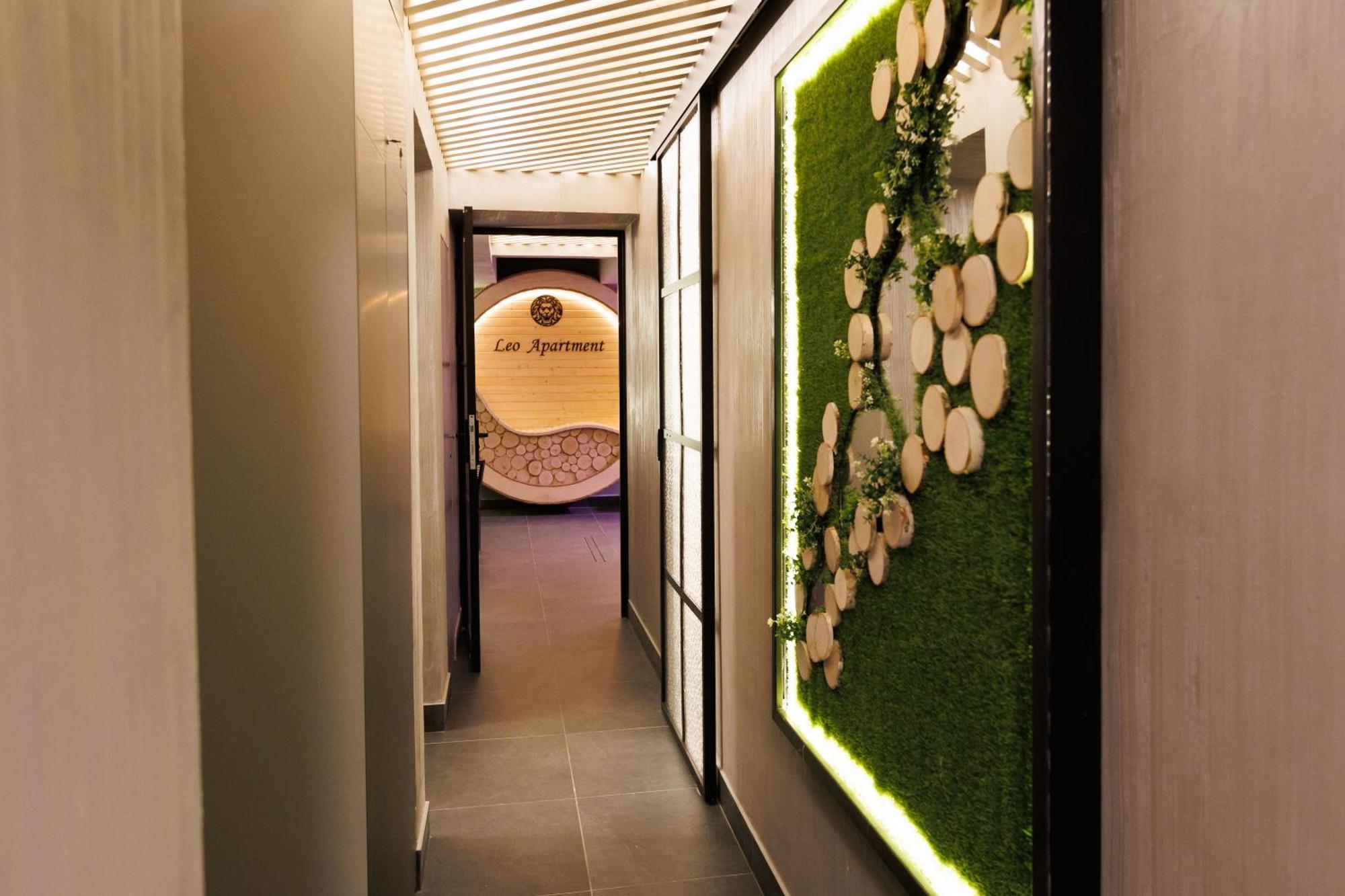 Leo Apartment Suite & Private Spa Zone - Old City Bratislava Extérieur photo