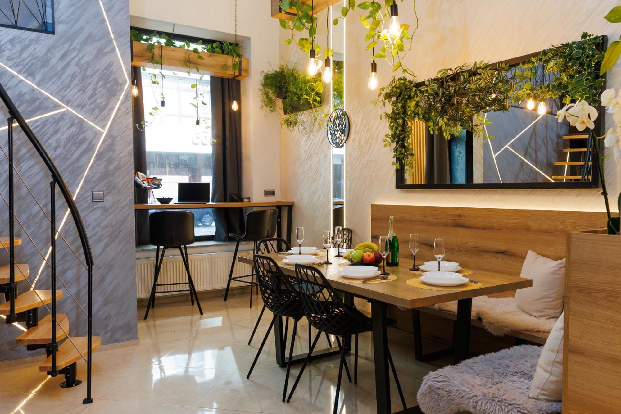 Leo Apartment Suite & Private Spa Zone - Old City Bratislava Extérieur photo