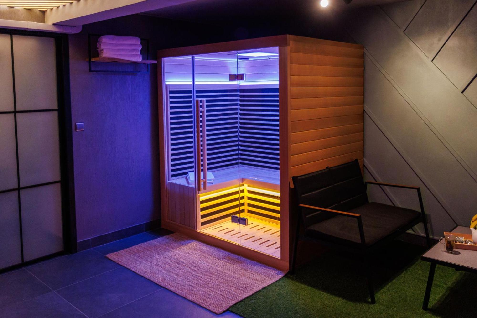 Leo Apartment Suite & Private Spa Zone - Old City Bratislava Extérieur photo