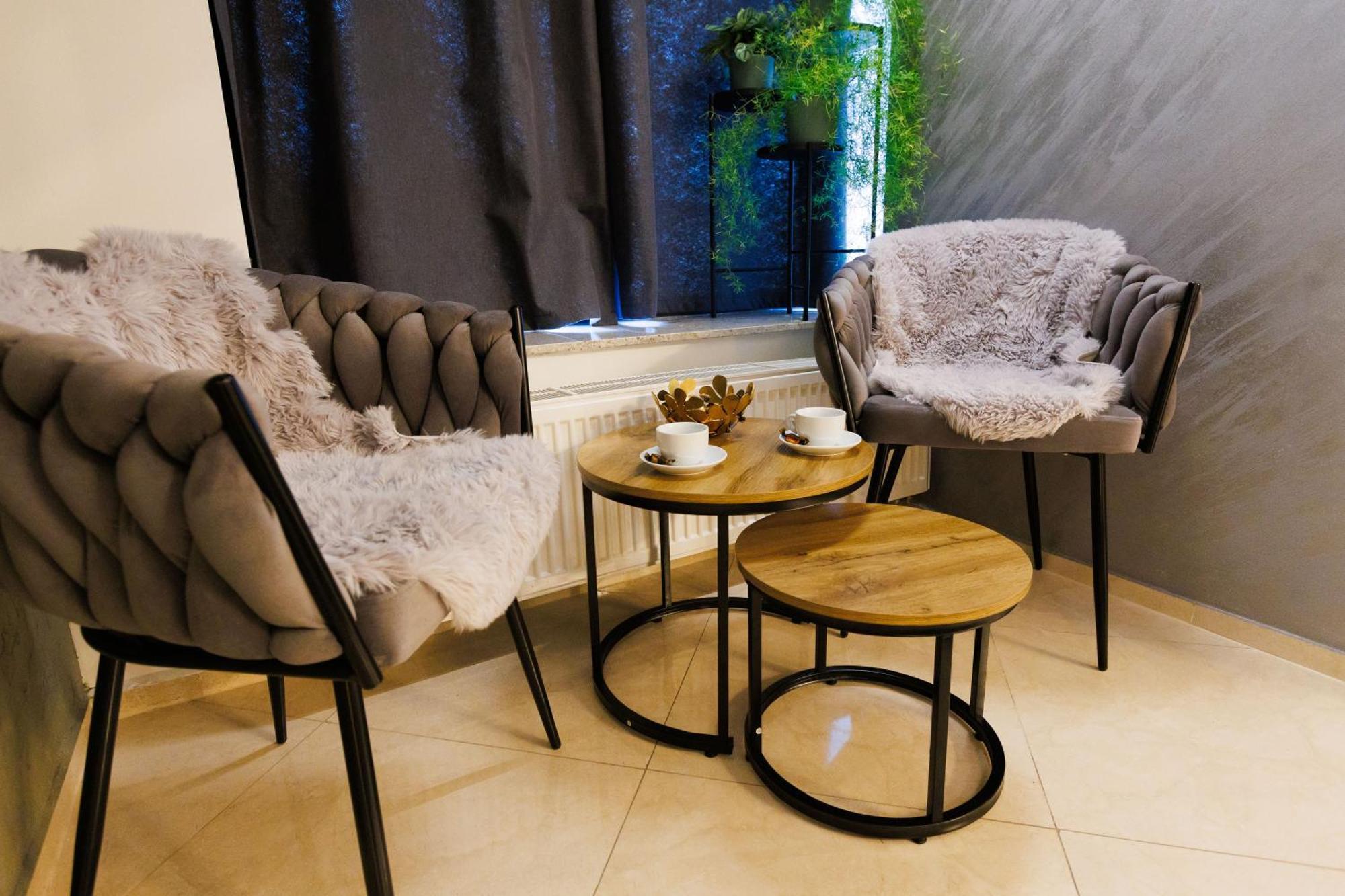 Leo Apartment Suite & Private Spa Zone - Old City Bratislava Extérieur photo